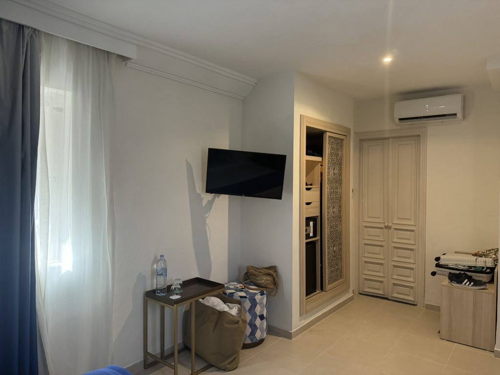 Sol Room 2202 Limited Storage Space