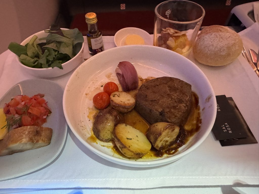 Grilled tenderloin with red wine sauce, served with roasted onions, potatoes and cherry tomatoes LAMTAM Business Class