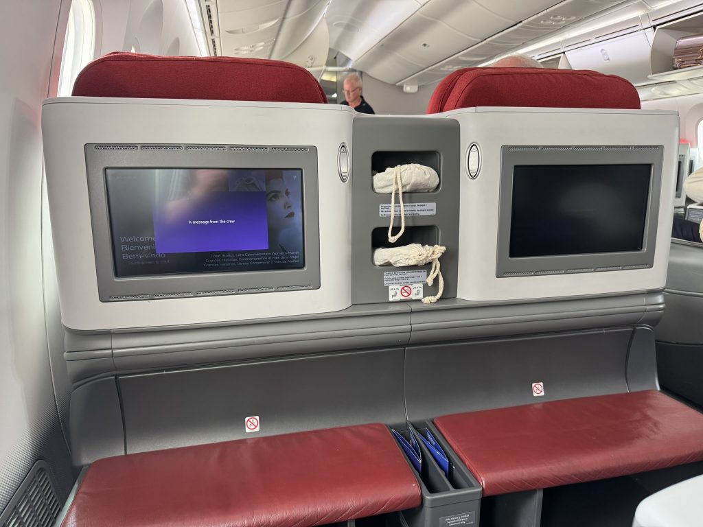 LATAM Boeing 787-9 Business Class IFE Screens Seats 4A & 4C LATAM Boeing 787-9 Business Class