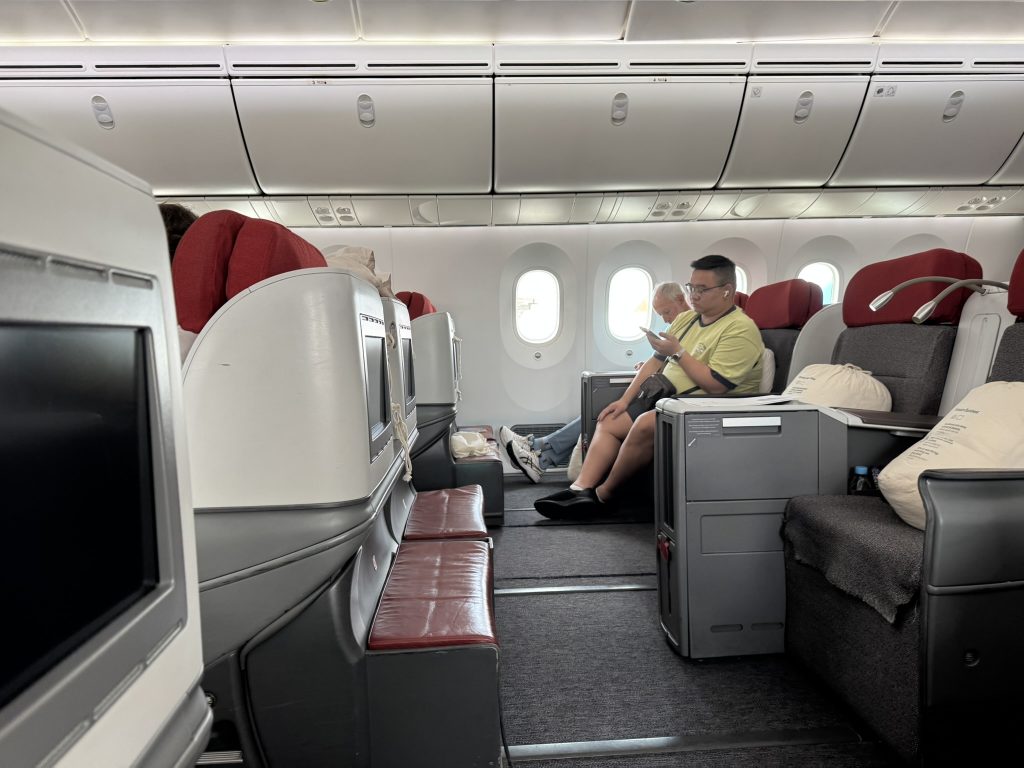 LATAM Boeing 787-9 Business Class | Cabin 2-2-2 LATAM Boeing 787-9 Business Class