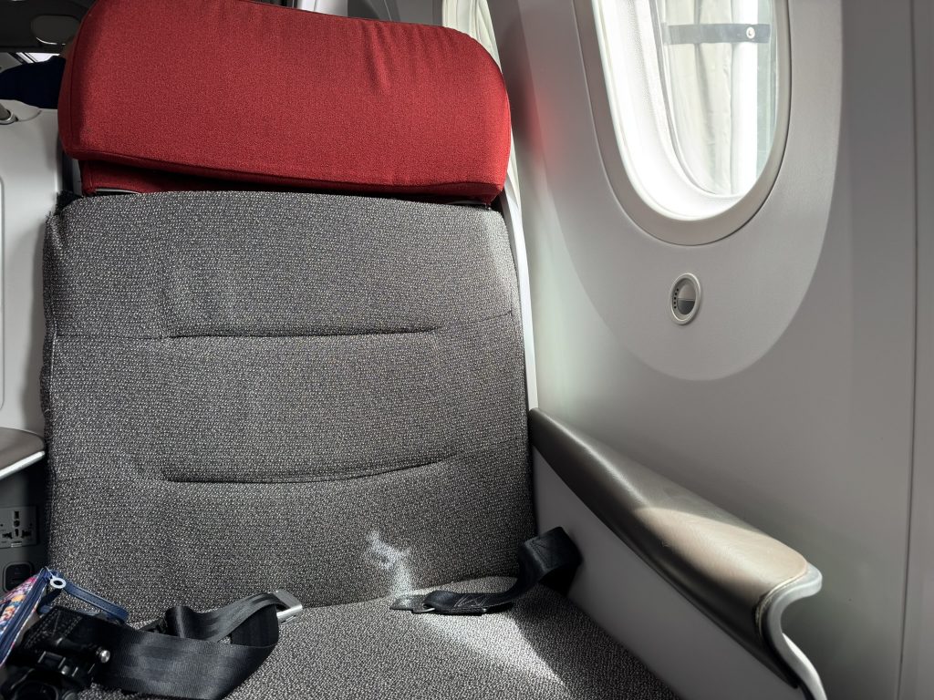 LATAM Boeing 787-9 Business Class | Cabin 2-2-2 LATAM Boeing 787-9 Business Class