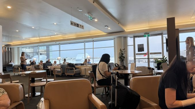 Qantas Business Class Lounge Sydney